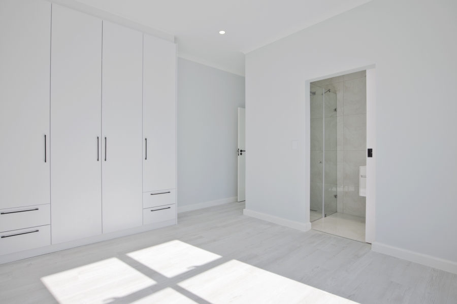 5 Bedroom Property for Sale in Sandown Western Cape